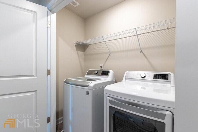 Building Photo - 3506 Lakeview Crk