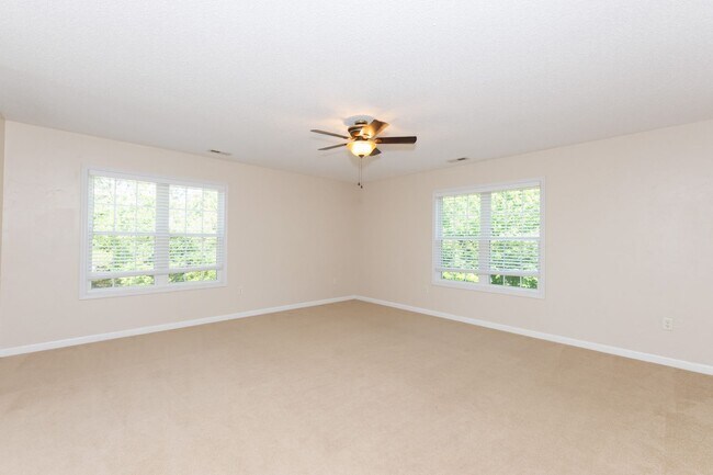 Building Photo - MOVE-IN READY