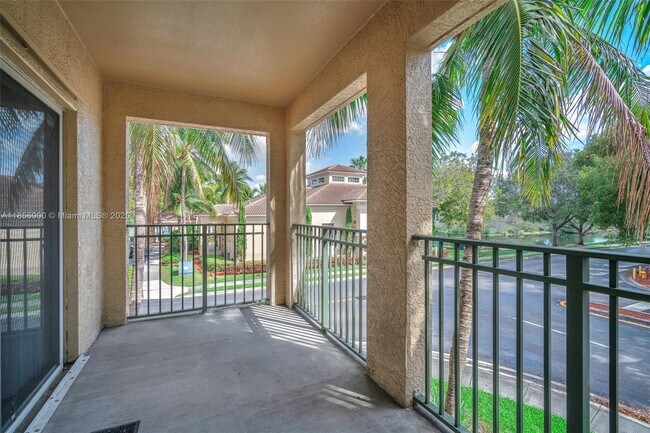 Building Photo - 2532 Centergate Dr
