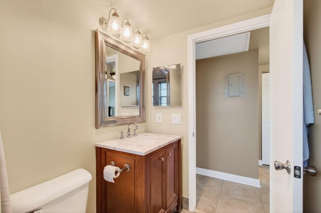 Building Photo - 33 Fanshaw A