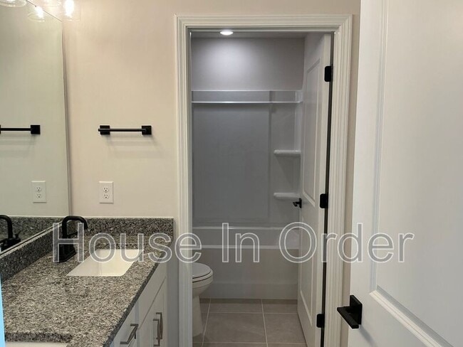 Building Photo - 41 Silverthorne Ct