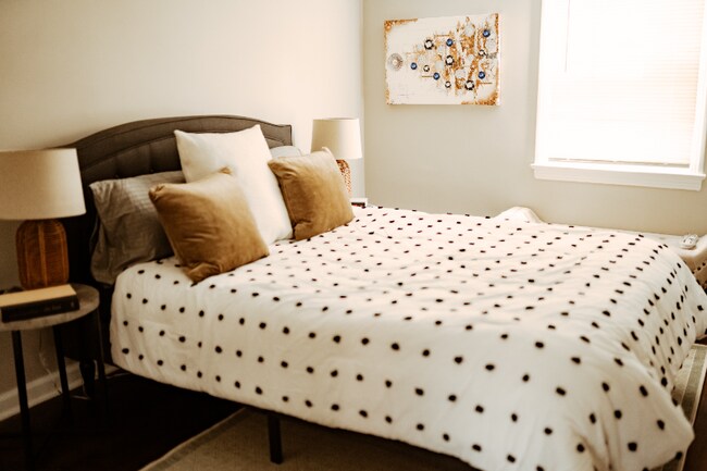 Building Photo - 13661 Cedar Rd