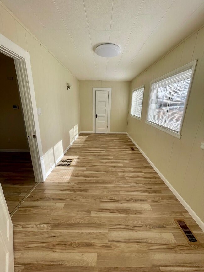 Building Photo - Swope - 407-409