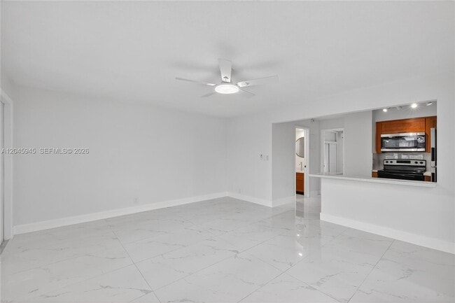 Building Photo - 1520 NE 56th St