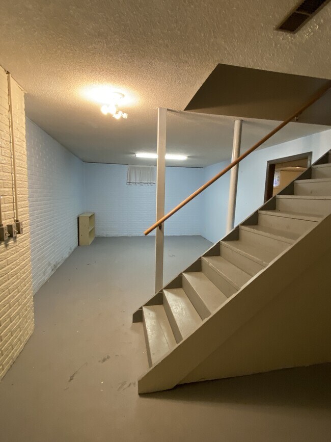 Building Photo - 702 E Ohio St