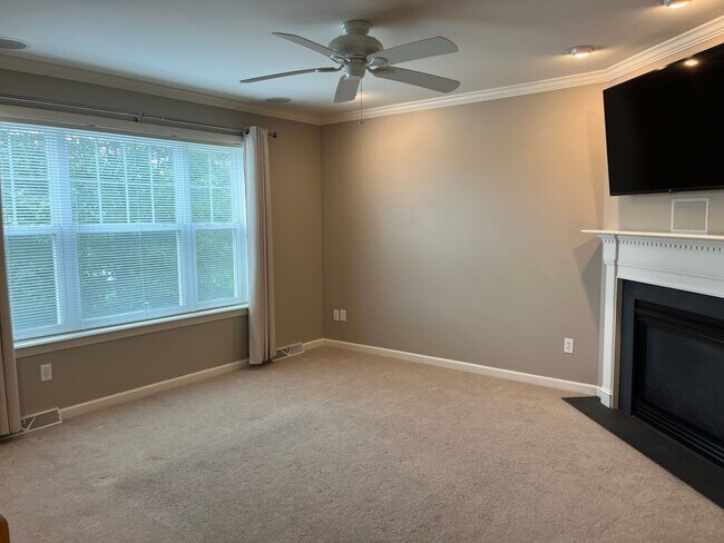Building Photo - Beautiful 3-Bedroom Home in Penn Manor Sch...