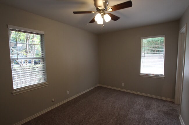 Building Photo - Lease Takeover Opportunity Available! 3 be...