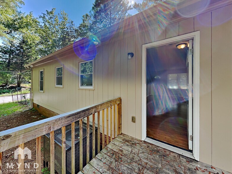 Building Photo - 829 Bonneville Terrace NW