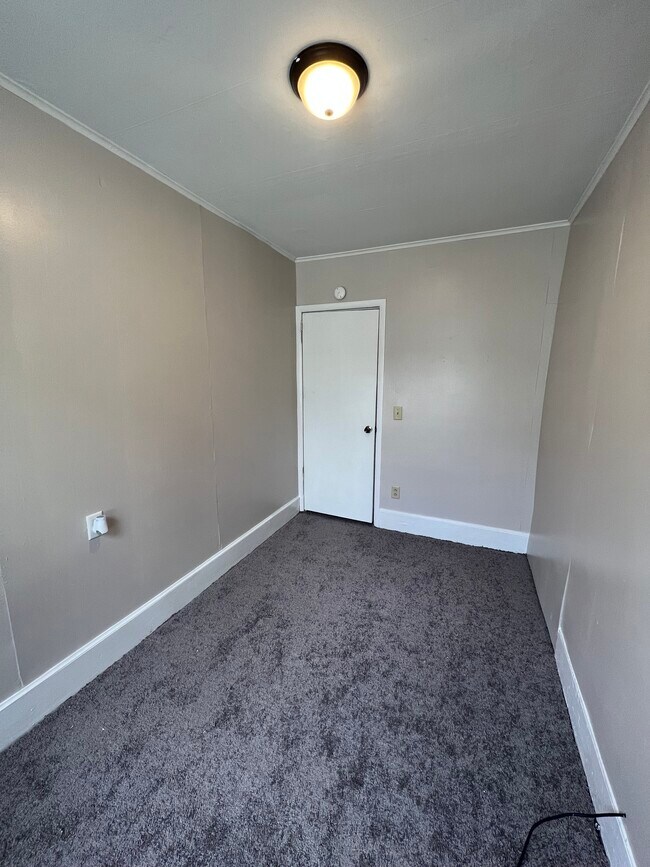 3rd Bedroom - 405 Oneida St