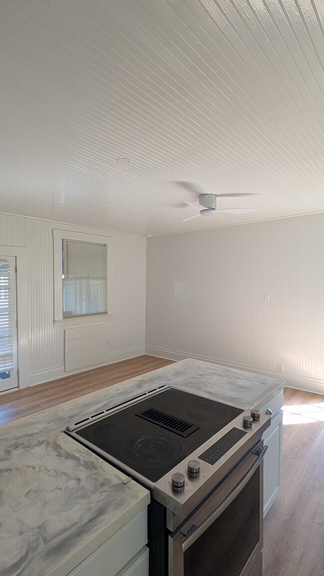 Building Photo - 541 Mason St