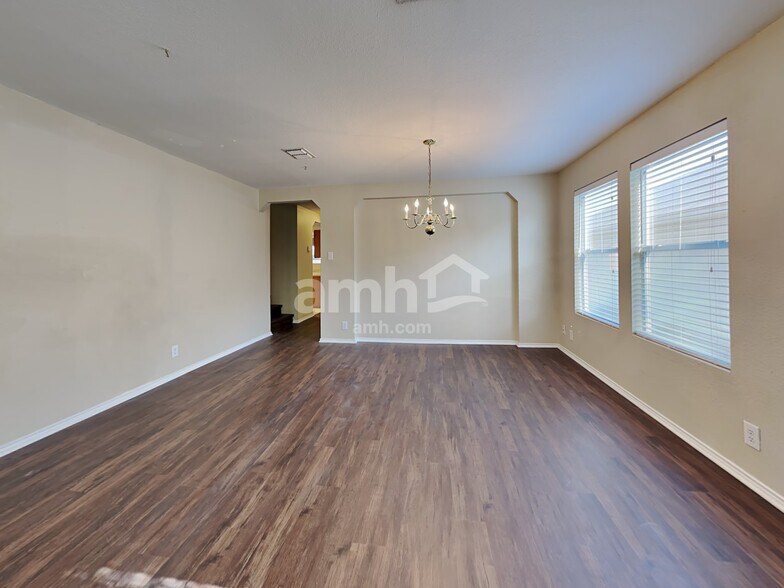 Building Photo - 8438 Silver Brush