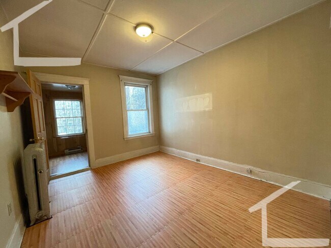 Building Photo - 9/1 Oversized Allston 4BR/2BA w/heat inc