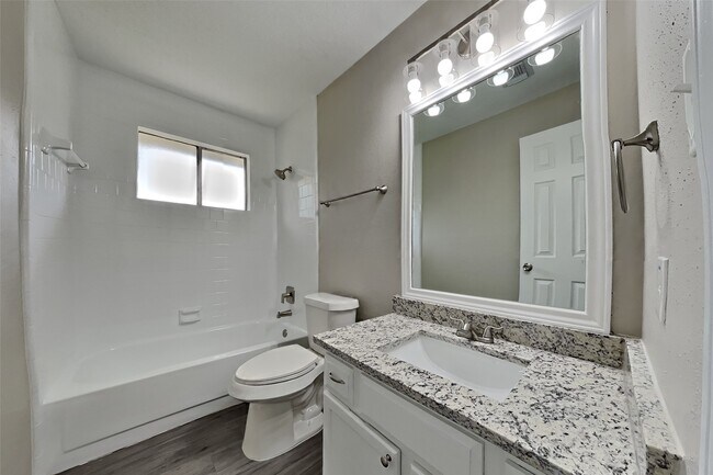 Building Photo - 16907 Spruce Run Dr