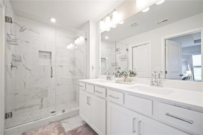 Building Photo - 1595 Ridgebrook Downs
