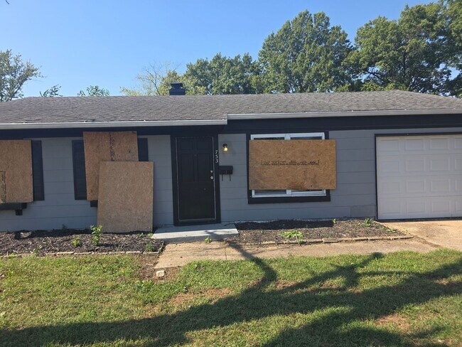 Primary Photo - 733 St Norbert Dr
