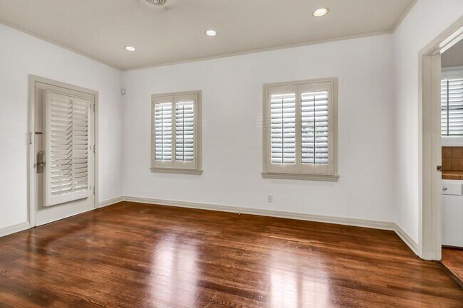 Building Photo - 123 N La Jolla Ave