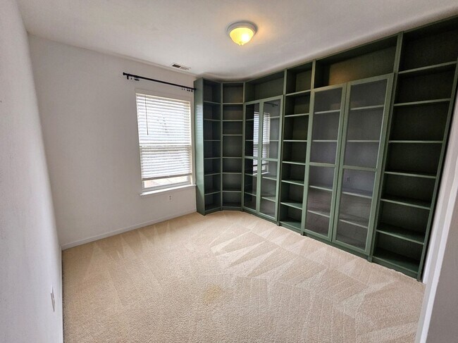 Building Photo - Ocean View East