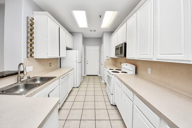 Building Photo - 16526 Cairngrove Ln