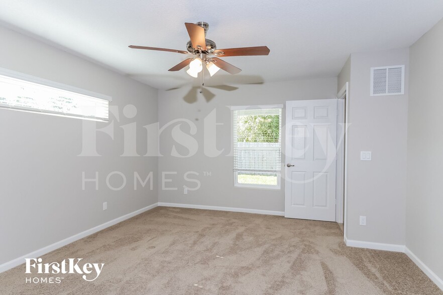 Building Photo - 1430 SW Santiago Ave