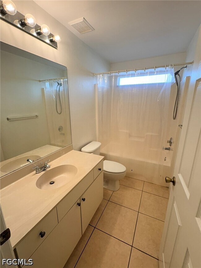 Building Photo - 3824 SW 8th Pl