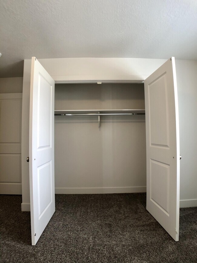 Building Photo - 433 S 1400 E