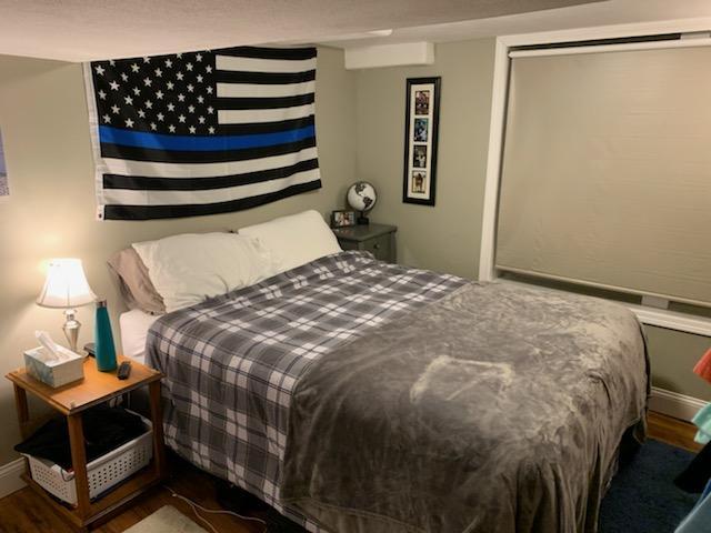 Large Bed with warm colors - 702 Lancaster Ave