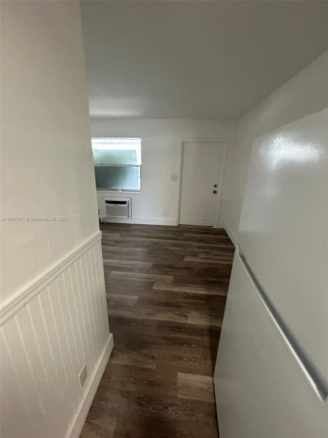 Building Photo - 1035 N Andrews Ave