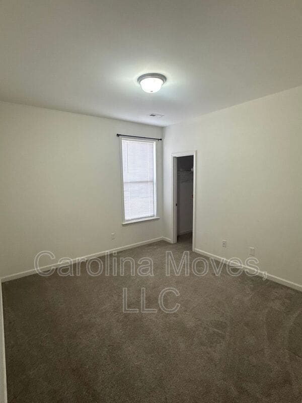 Building Photo - 211 Everard Ln