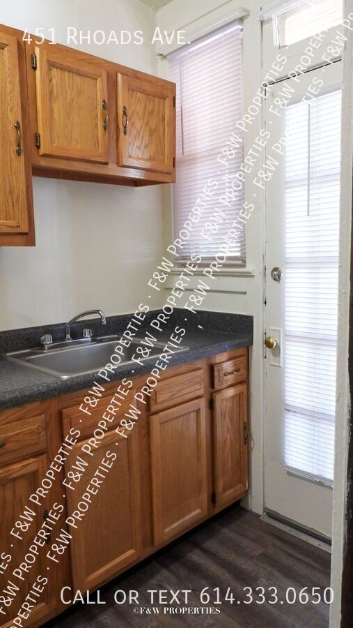 Building Photo - 451 Rhoads Ave