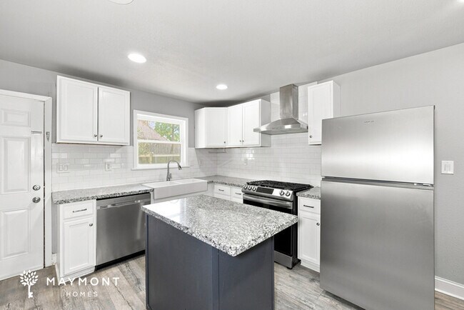 Building Photo - Inviting 3-Bedroom Cleburne Home with Fenced Yard
