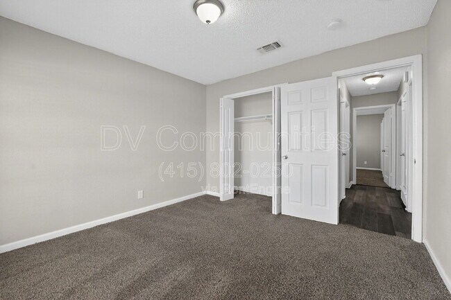 Building Photo - 936 N Las Vegas Trail