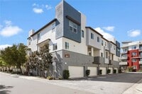 Building Photo - 711 Brooklyn Dr