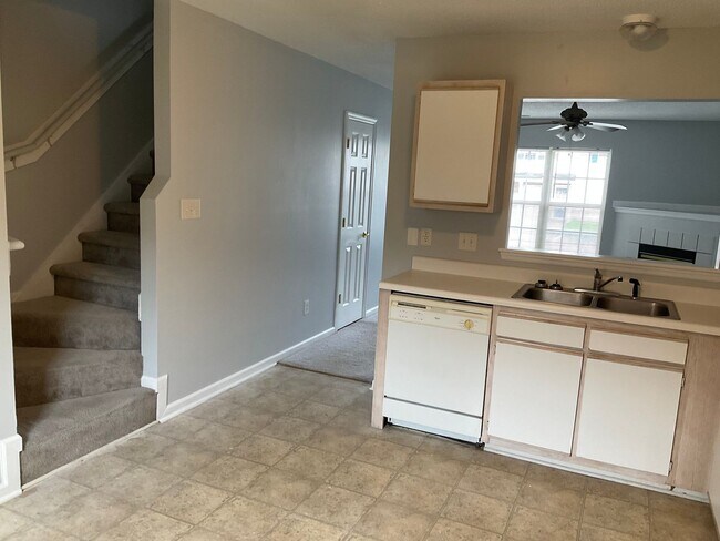 Building Photo - Charming two bedroom two and a half bath town home that is centrally located! Minutes to Camp Lej...