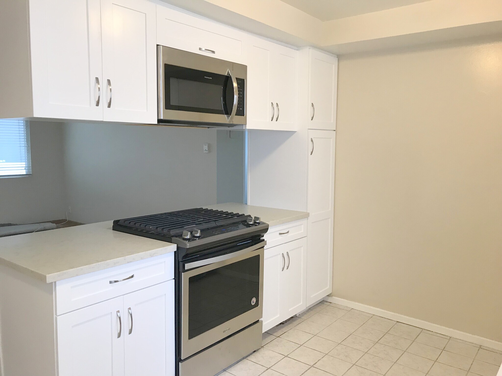 Building Photo - 1126 Cypress Ave