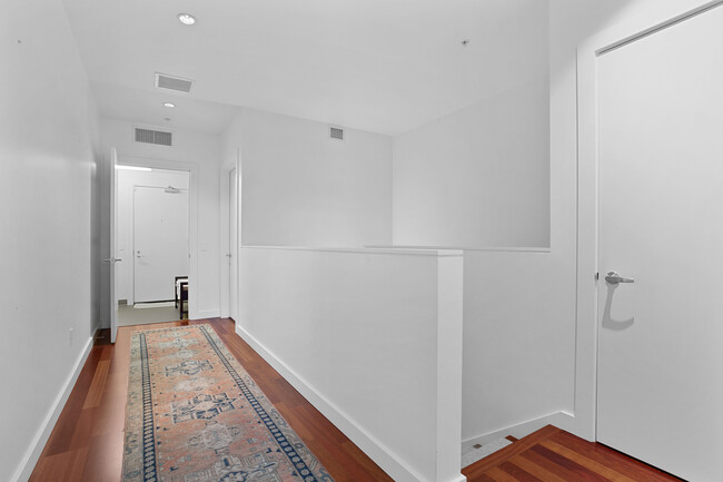 Building Photo - 949 NW Overton St