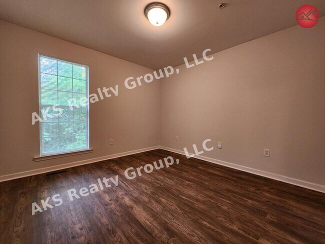 Building Photo - 1090 Thompson Rd