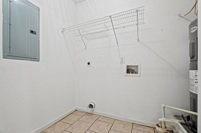 Building Photo - 527 3rd Loop Rd