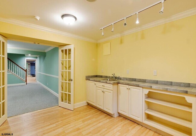 Building Photo - 665 Landis Ave