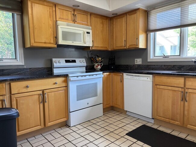 Building Photo - 701 Sherwood Forest Ln