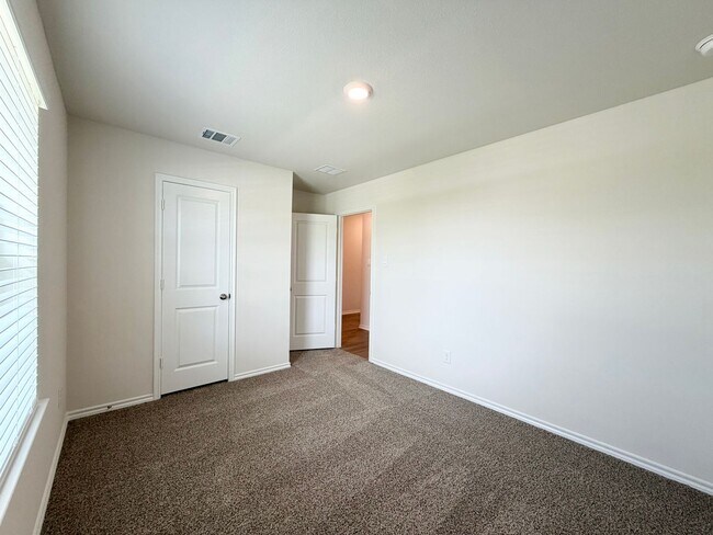 Building Photo - 1116 Riverbrook Ln