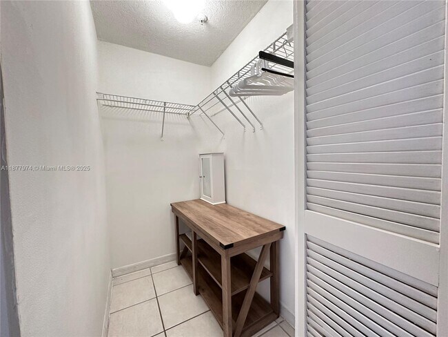 Building Photo - 3051 SW 27th Ave