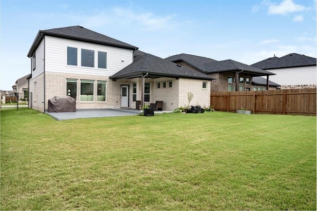 Building Photo - 300 Hollister Dr