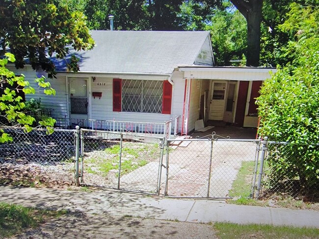 Building Photo - 2 bedroom 1 bathroom