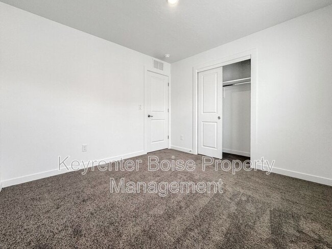 Building Photo - 4212 W Cirrus Ln