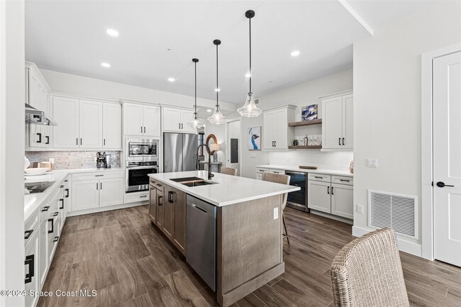 Building Photo - 225 Strand Dr
