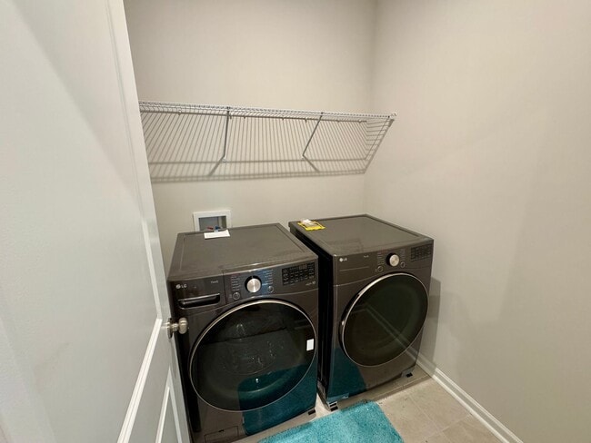 Building Photo - Cute 3BR/2BA Townhouse Minutes from Uptown