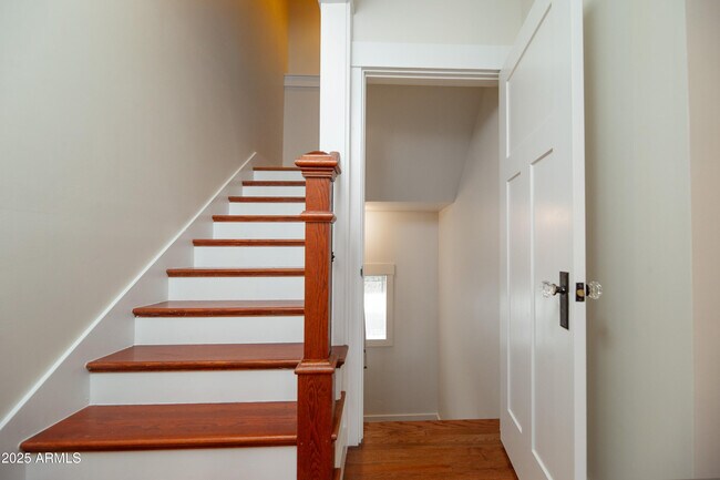 Building Photo - 69 W Lynwood St