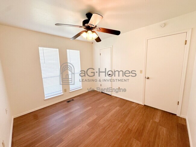 Building Photo - 909 Cherrywood Ln