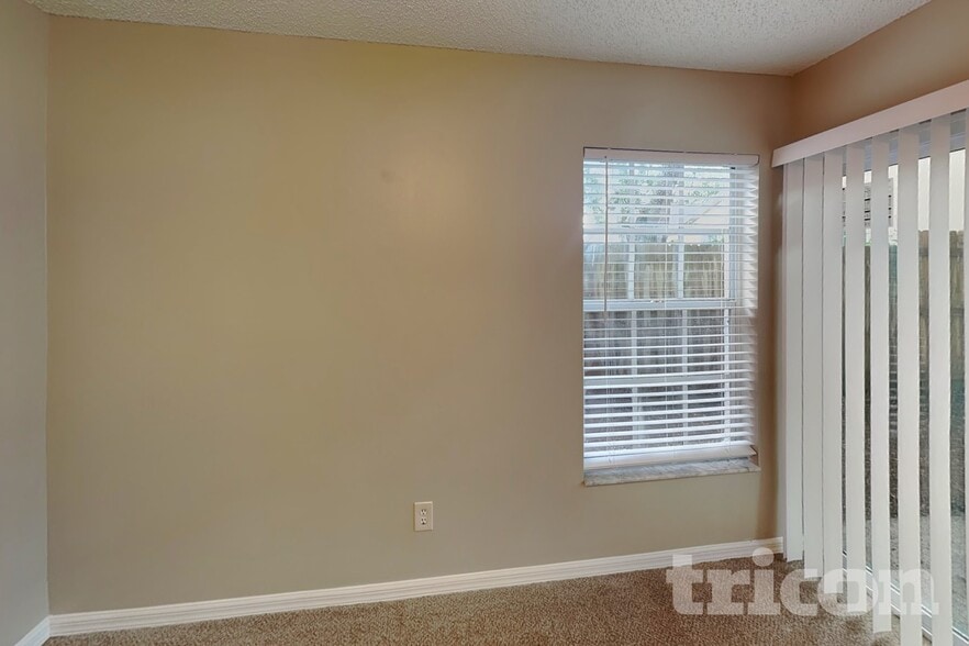 Building Photo - 682 Channing Dr