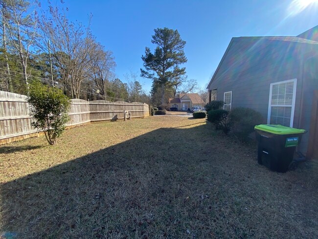 Building Photo - 2200 Parkside Dr